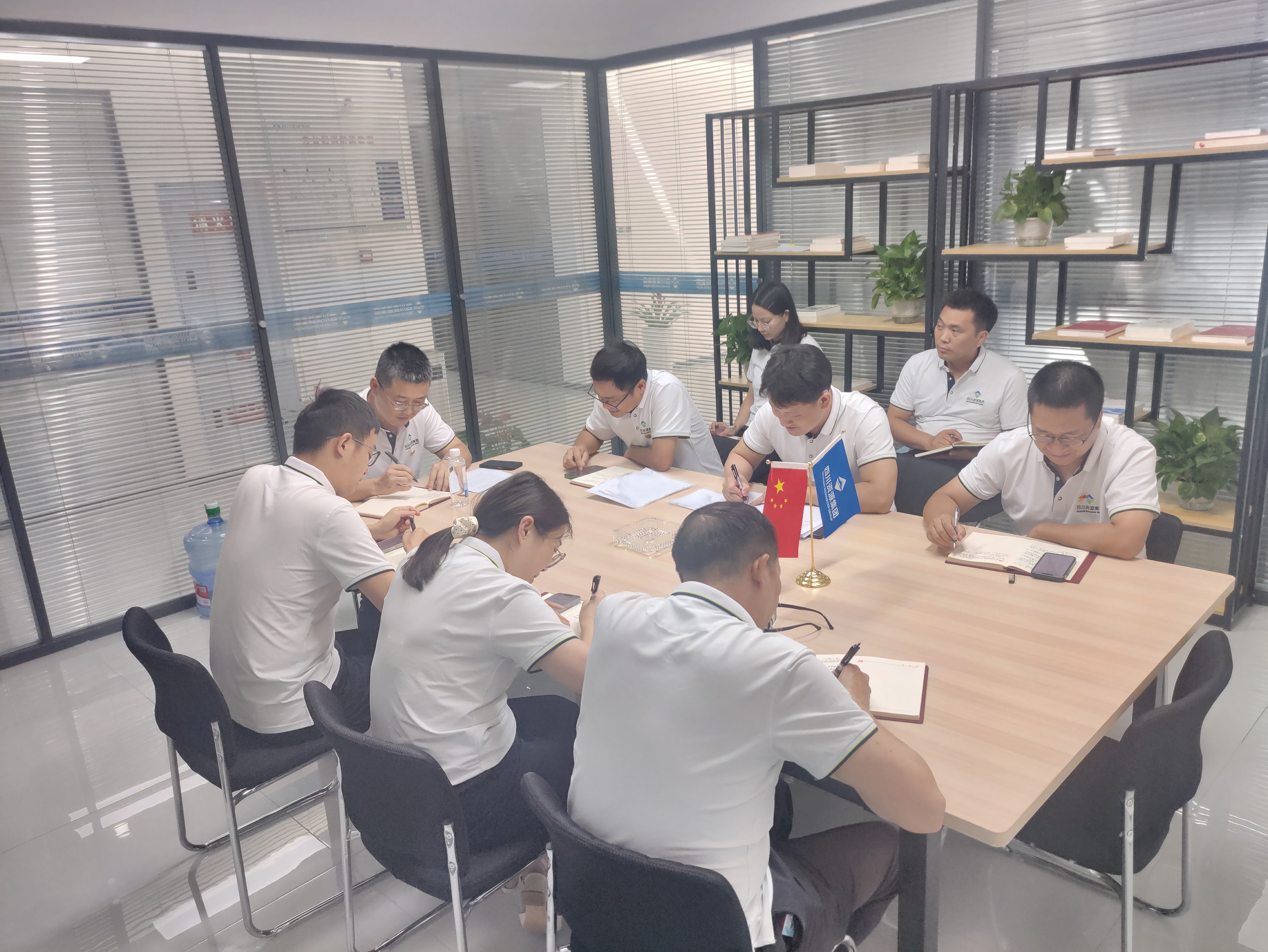 四川南宫ng28相信品牌力量科创园项目党支部-党课现场