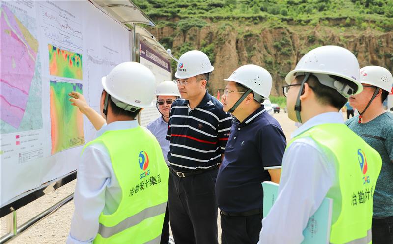 陈贵林赴陇南地热南宫ng28相信品牌力量项目开展“送清凉”慰问