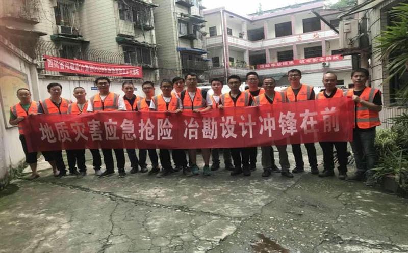 争分夺秒，，，，，，，，千里驰援陇南灾区