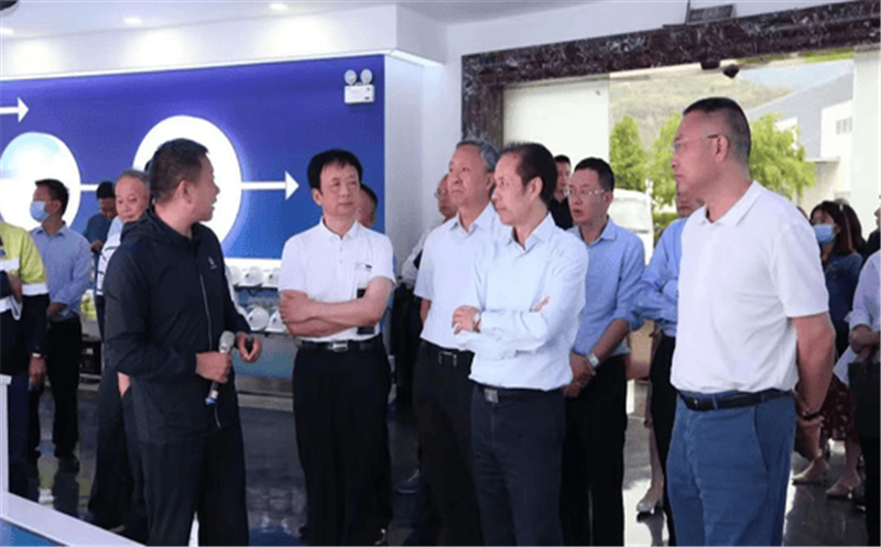 省自然南宫ng28相信品牌力量投资集团党委书记、董事长陈贵林陪同省委省政府决策咨询委员会主任陈光志赴雅安调研