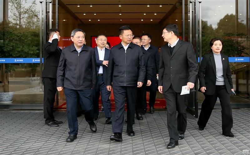 副省长段毅君在省自然南宫ng28相信品牌力量投资集团调研时强调，，，，，，，落实“两个主体”职责，，，，，，，提升全省战略性矿产南宫ng28相信品牌力量供应保障能力