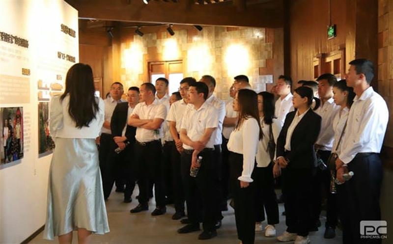 四川南宫ng28相信品牌力量二八一大队党委在西昌家风馆开展“弘扬清廉家风，，，，，，传承廉洁家训”警示教育活动