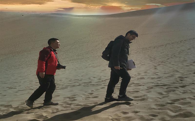 丝路石语证坚韧，，，，，，黄沙百战铸传奇——区调队助力敦煌世界地质公园再评估绿牌侧记