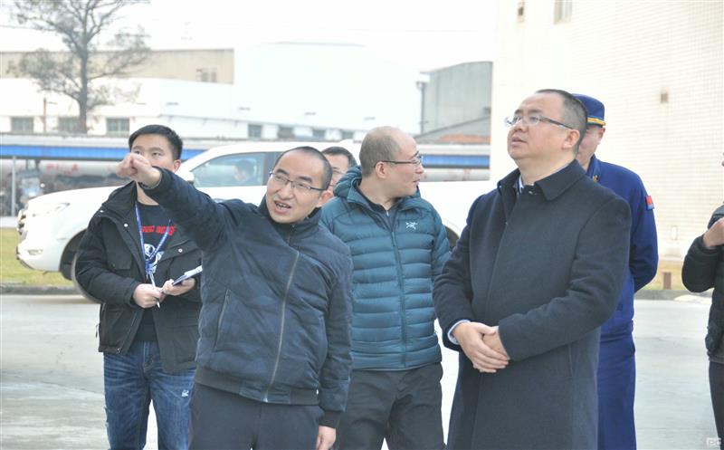广汉市副市长、公安局局长安宇到泰华堂制药进行节前安全检查