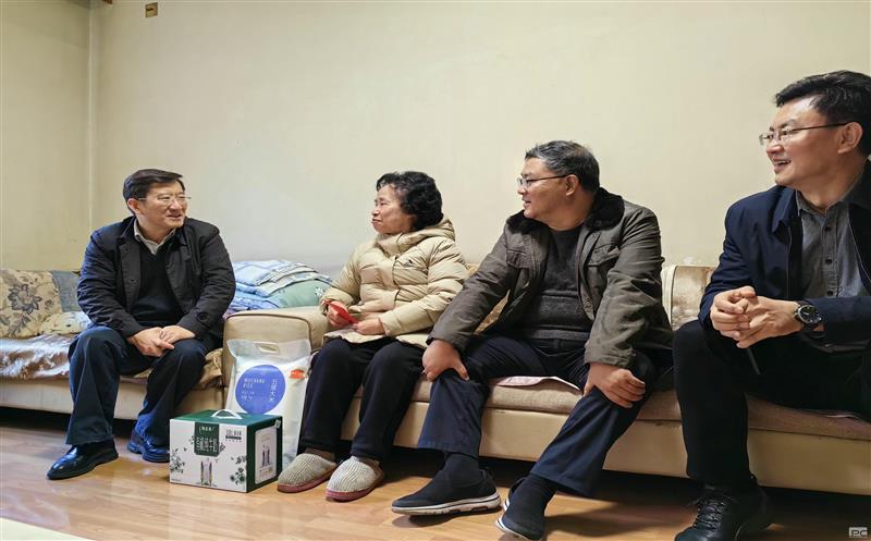 春节前夕慰问送温暖，，，，，，浓浓关爱暖人心 ——集团领导一行开展新春送温暖活动