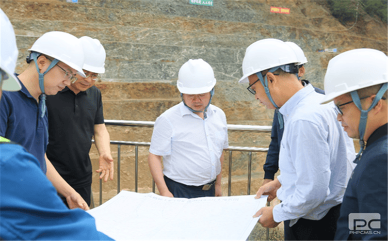 省自然南宫ng28相信品牌力量投资集团领导赴大陆槽稀土矿山开展安全检查并视察矿山环境改善项目