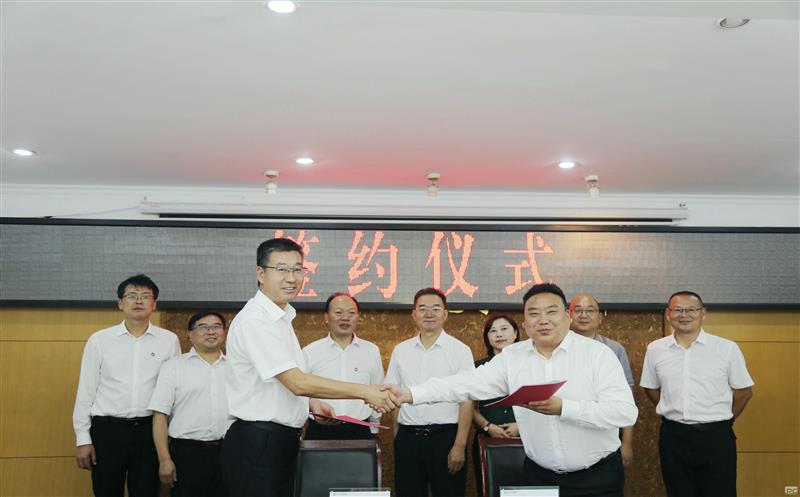 优势互补，，，，，，携手并进 ——测绘公司与四川省青海商会签署战略合作协议
