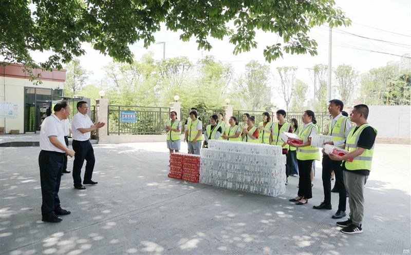 集团领导到测绘公司宣贯省委十二届五次全会精神，，，，，，，开展夏送清凉活动
