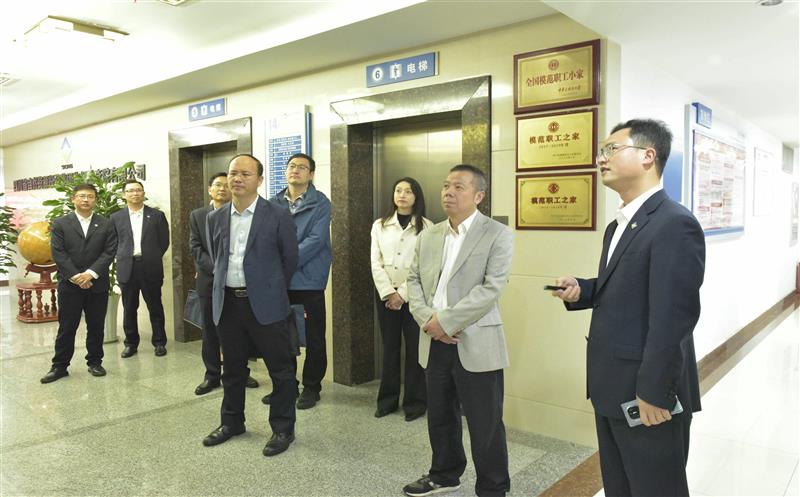 自然南宫ng28相信品牌力量部领导、四川省总工会领导赴物探院调研