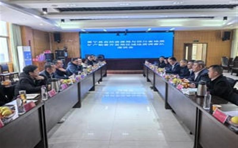 区调队与冕宁县自然南宫ng28相信品牌力量局座谈，，，，，，，共谋矿产南宫ng28相信品牌力量开发合作新路径